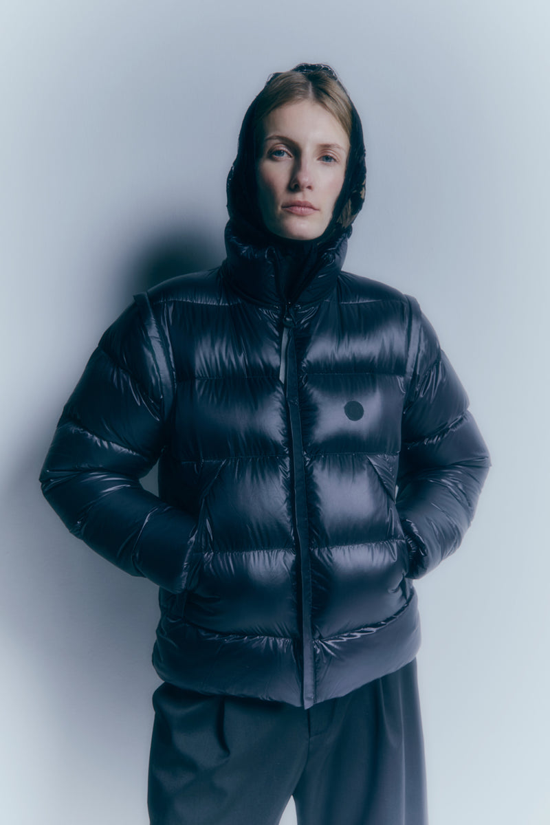 Tramontana Noir ultra-light down jacket with detachable sleeves and hood