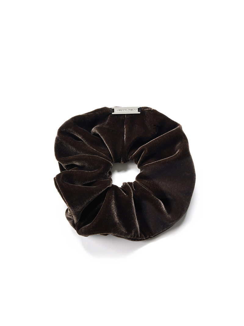Roma Marrone scrunchie made of silk velour with hand-stitched logo